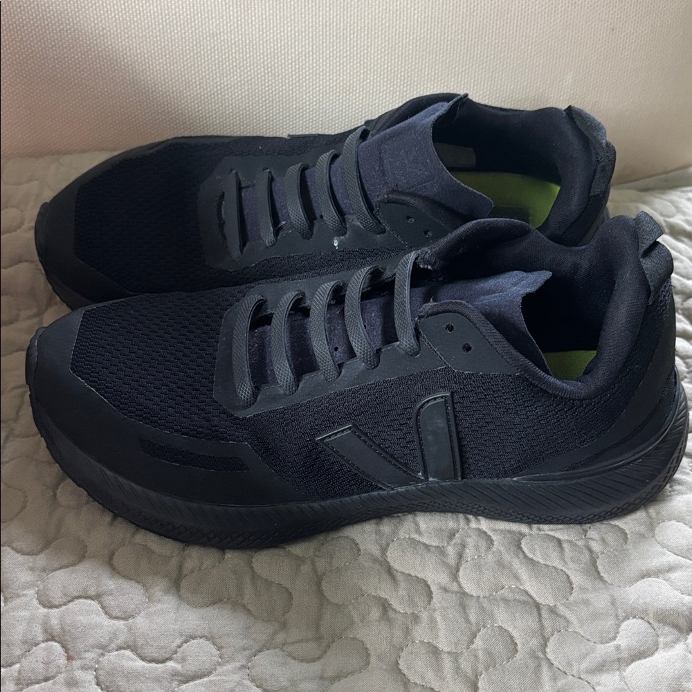 Veja Women’s Impala Sneakers W9/M7 - Picture 3 of 10
